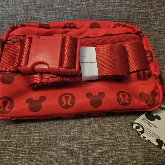 Lululemon ath Red Crossbody Bag - Picture 2 of 3